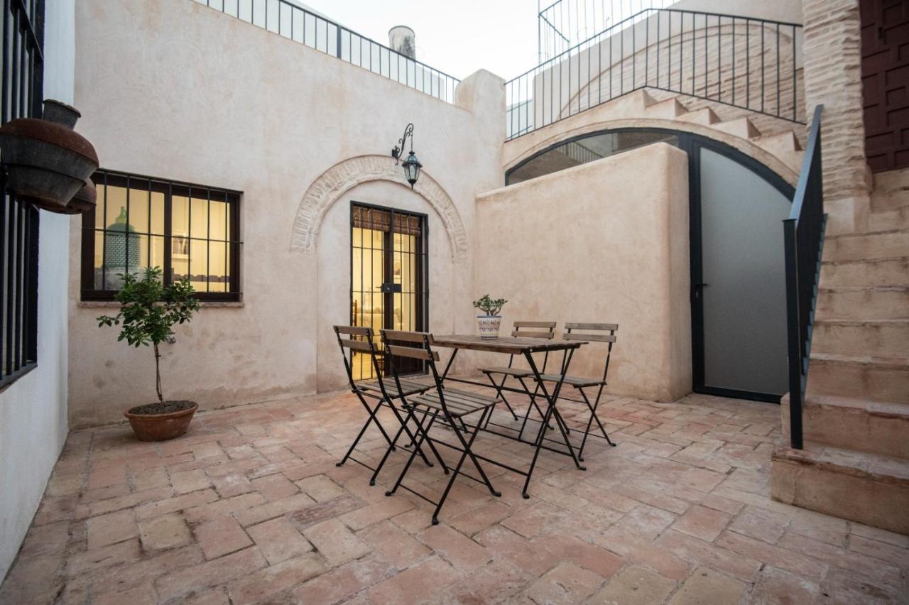 Apartamento La Casa Del Santo การ์โมนา ภายนอก รูปภาพ