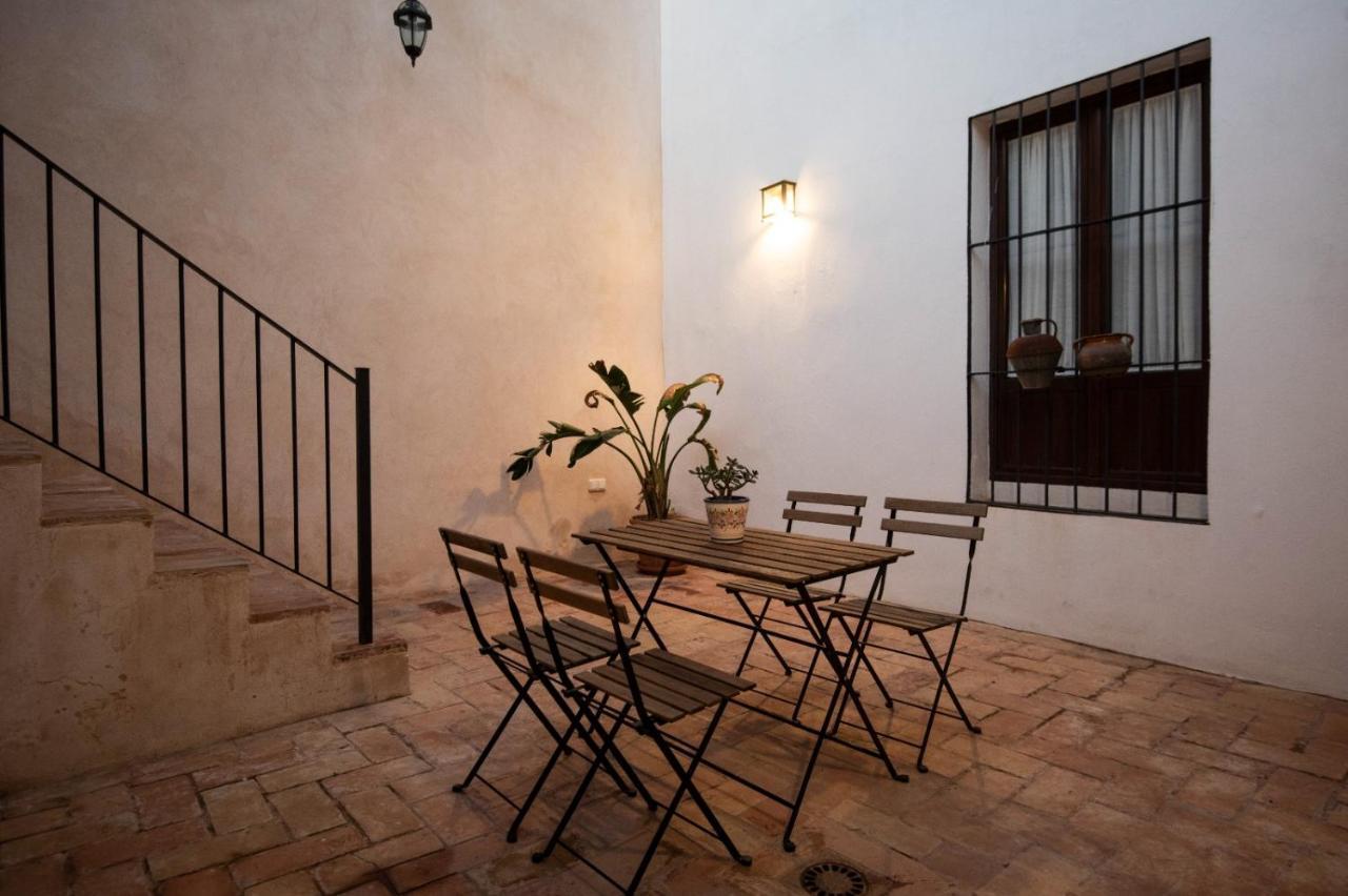 Apartamento La Casa Del Santo การ์โมนา ภายนอก รูปภาพ