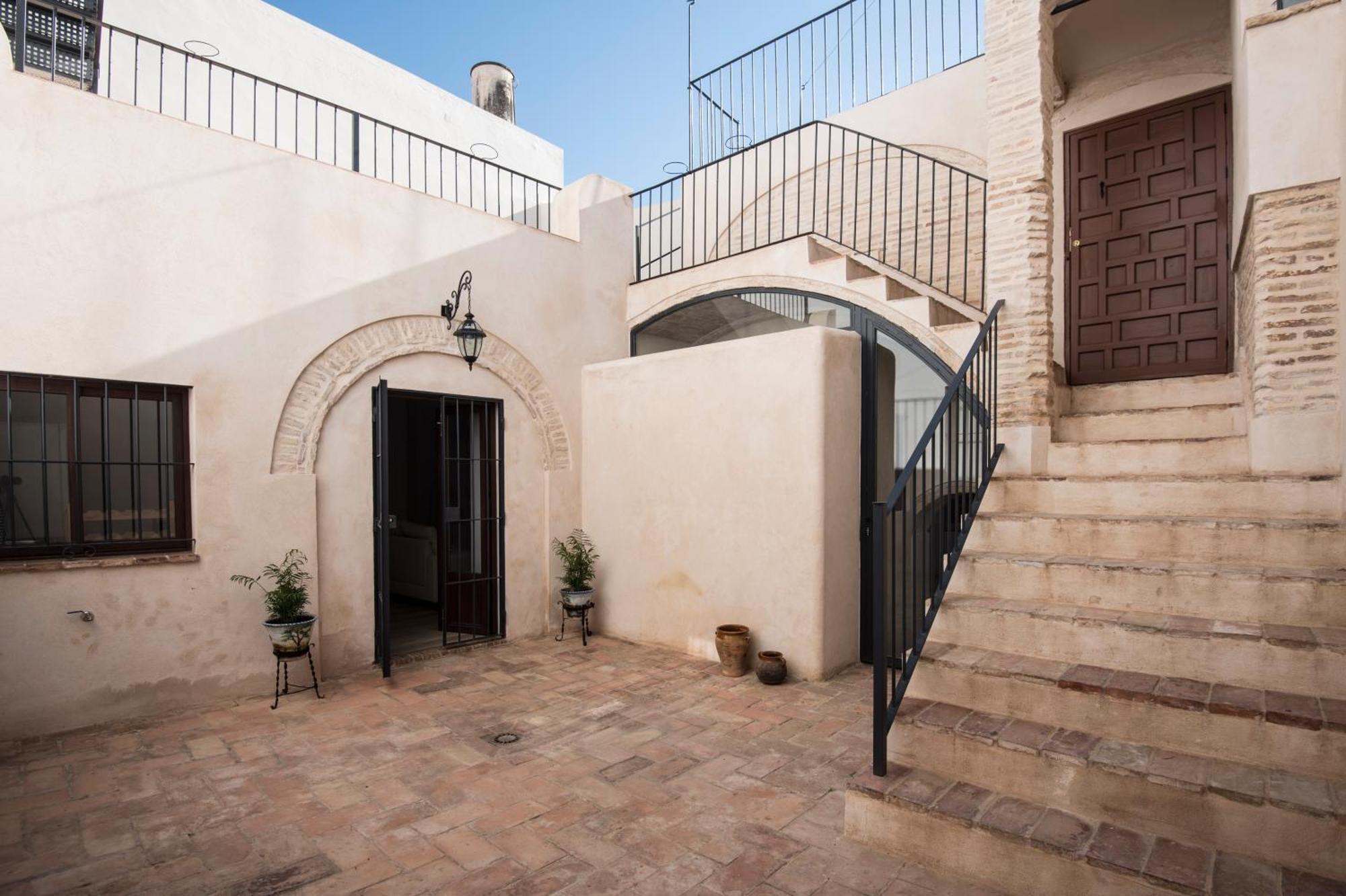 Apartamento La Casa Del Santo การ์โมนา ภายนอก รูปภาพ